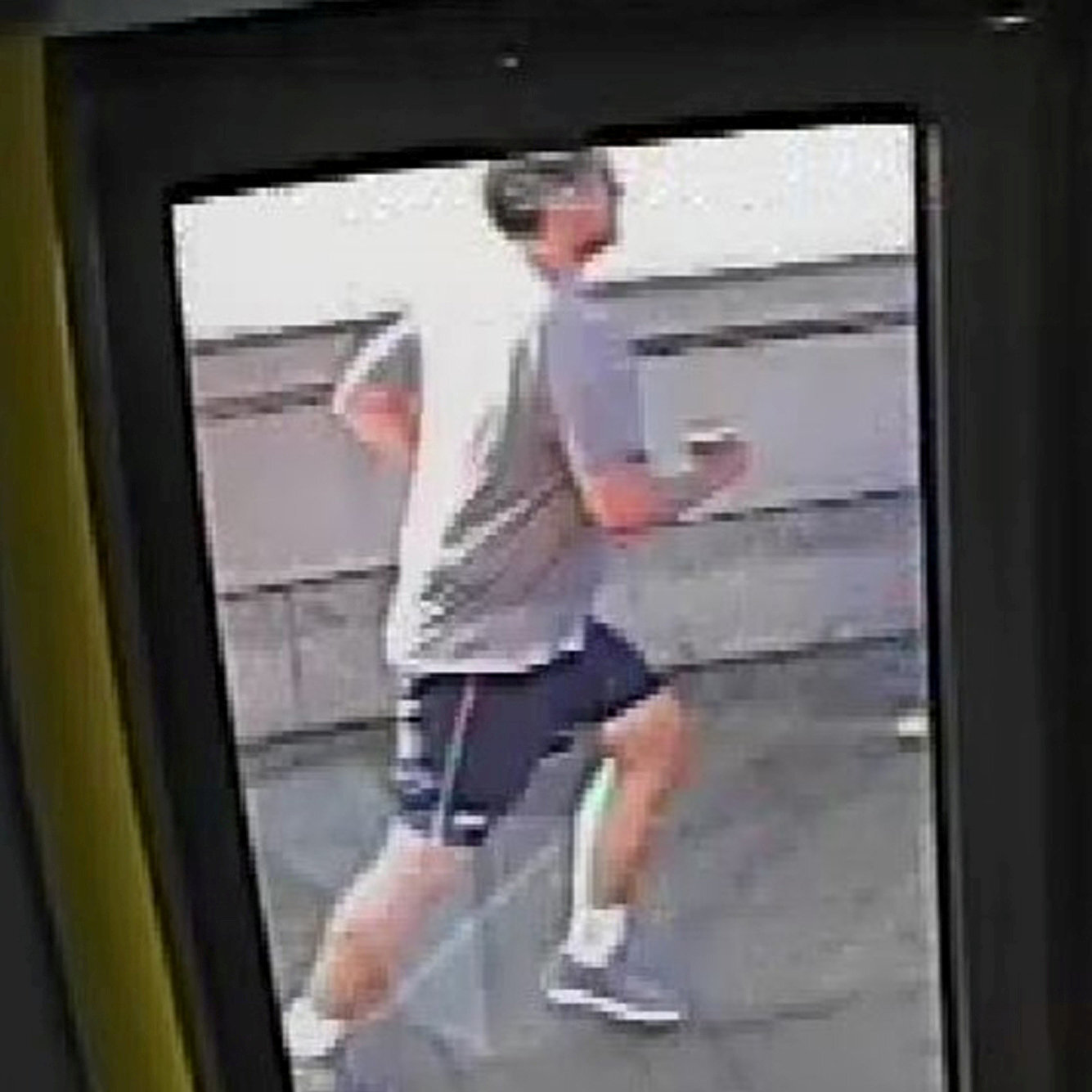 Putney Köprüsü'nde Kadını Otobüse Iten Londralı Adam Tutuklandı