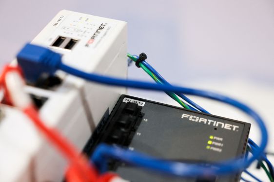 Siber Suçluların İddialara Göre Dünya Çapında On Binlerce Fortinet Güvenlik Duvarını Ele Geçirdiği Söylüyor