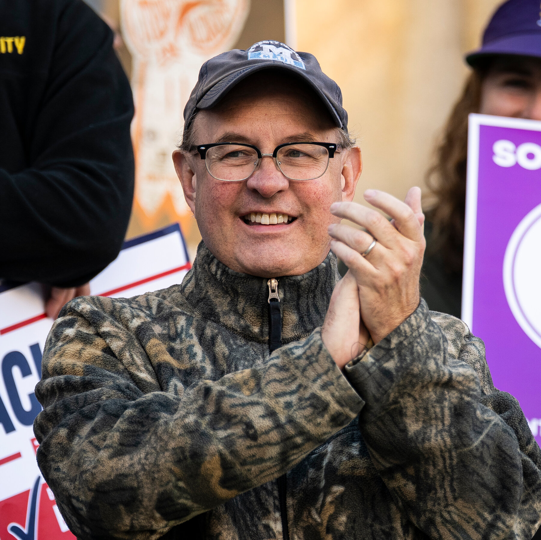 İlerici Demokrat Matt Dunlap, Maine Temsilciler Meclisi Ön Seçimini Kazandı; Kasım’da Eski Valı Paul LePage ile Karşılaşacak