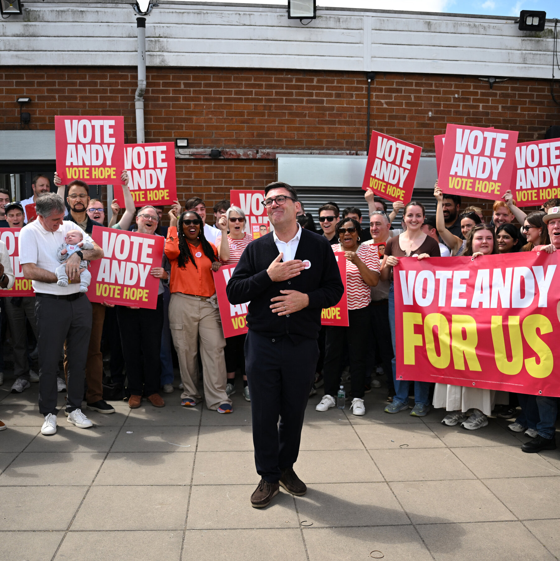 Andy Burnham, Makerfield Ara Seçiminde Reform U.K.'yı Geride Bırakarak Keir Starmer'e Karşı Mücadelesini Güçlendirdi