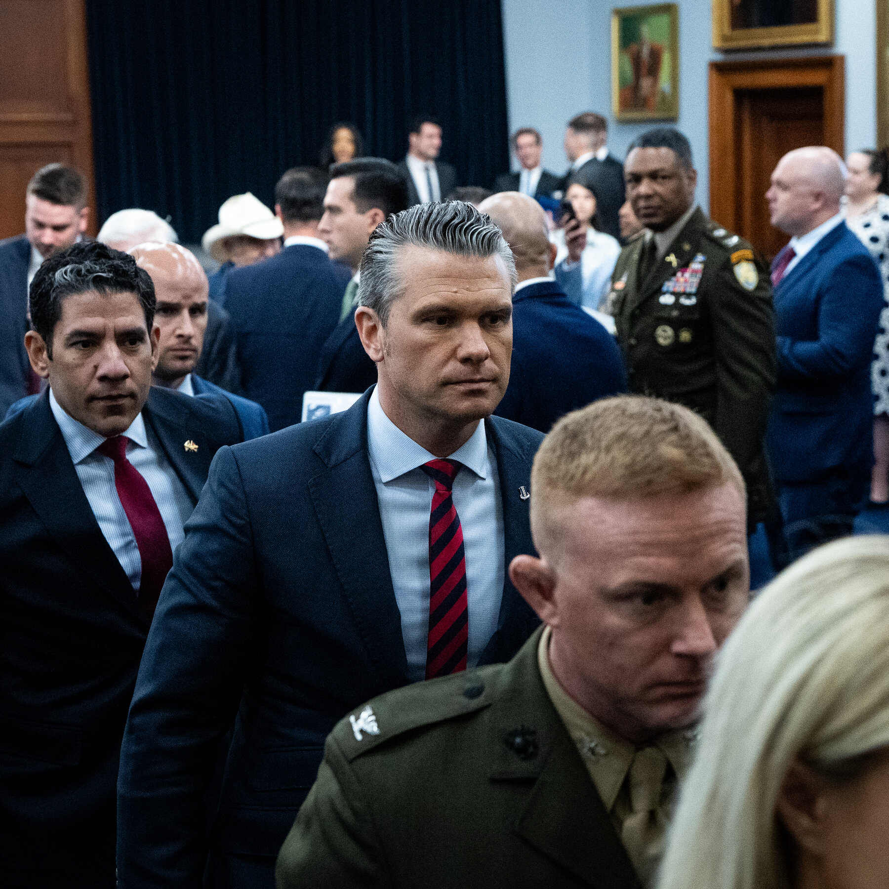 Donanma Komutanı Hegseth, Siyah Subayı Yükselme İcinde Engeller