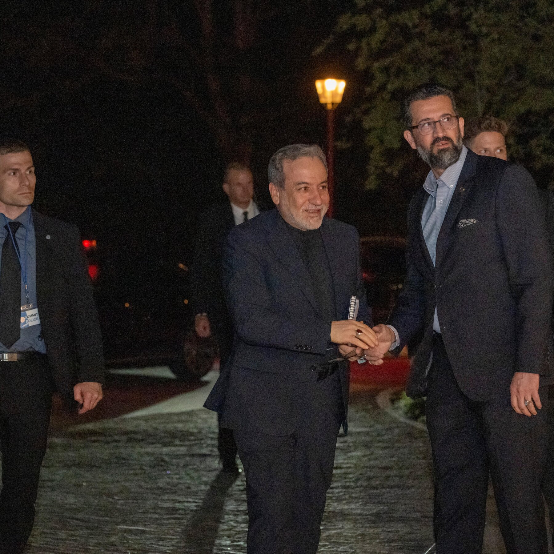 İran’ın En Yüksek Lideri, Dışişleri Bakanı ve Meclis Başkanı ABD Müzakerelerini Yönlendiriyor