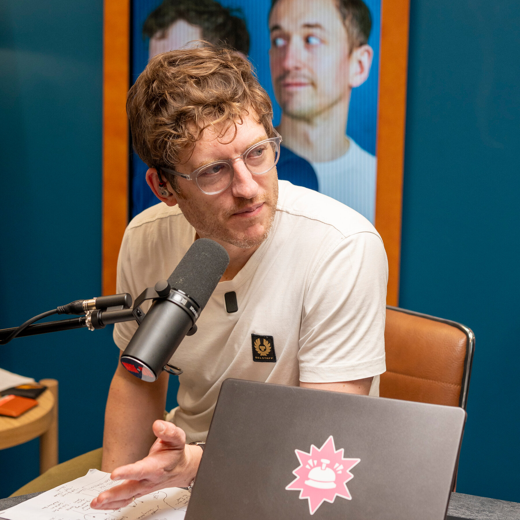 Radyo Sunucusu Elis James, Galler'deki Her Kişiyi Tanıyor Mü? Dinleyicileri Kanıtlamaya Davet Ediyor