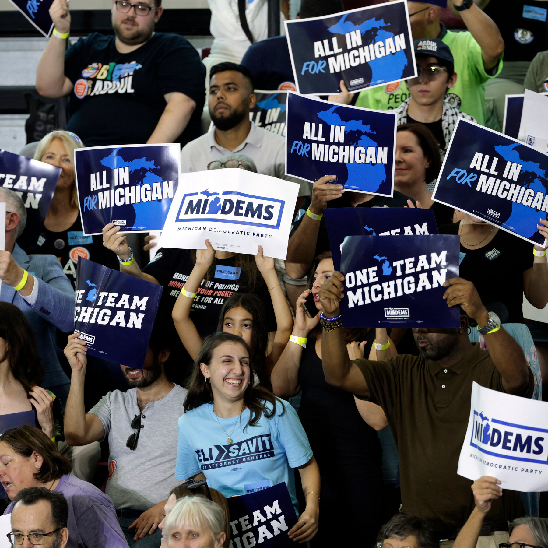 Michigan Demokratları, Tartışmalı Senato Ön Seçiminden Sonra Parti Birliğini Yeniden Kurmaya Çalışıyor