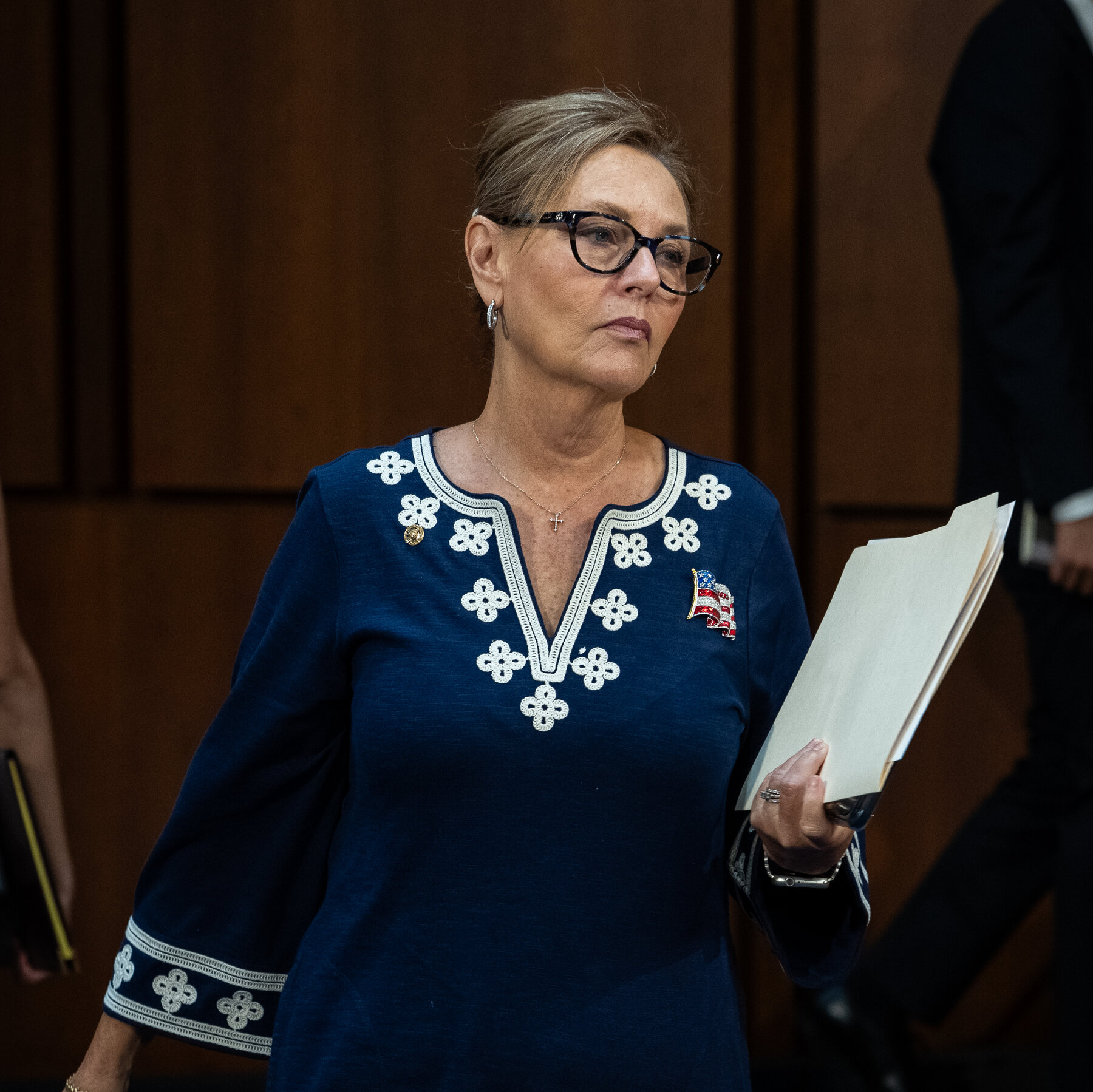 Senatör Darline Graham, Medya Yaklaşımında Kardeşiyle Farklılık Gösteriyor