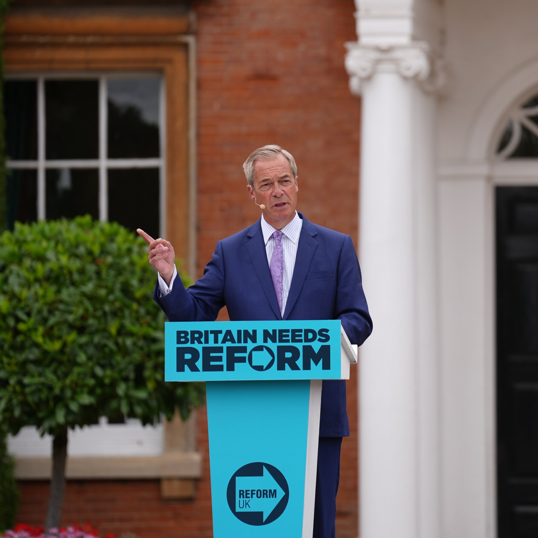 Clacton Özel Seçimi, Nigel Farage ve Count Binface Arasındaki Yarışa Sahne Oluyor