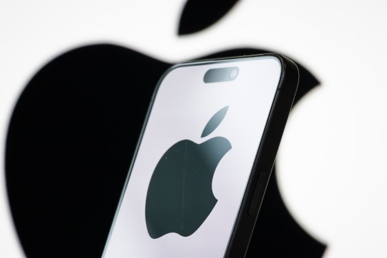 Apple, Yayınları İle Güncel Haberi Siri'ye Entegre Etmek İçin Görüşüyor