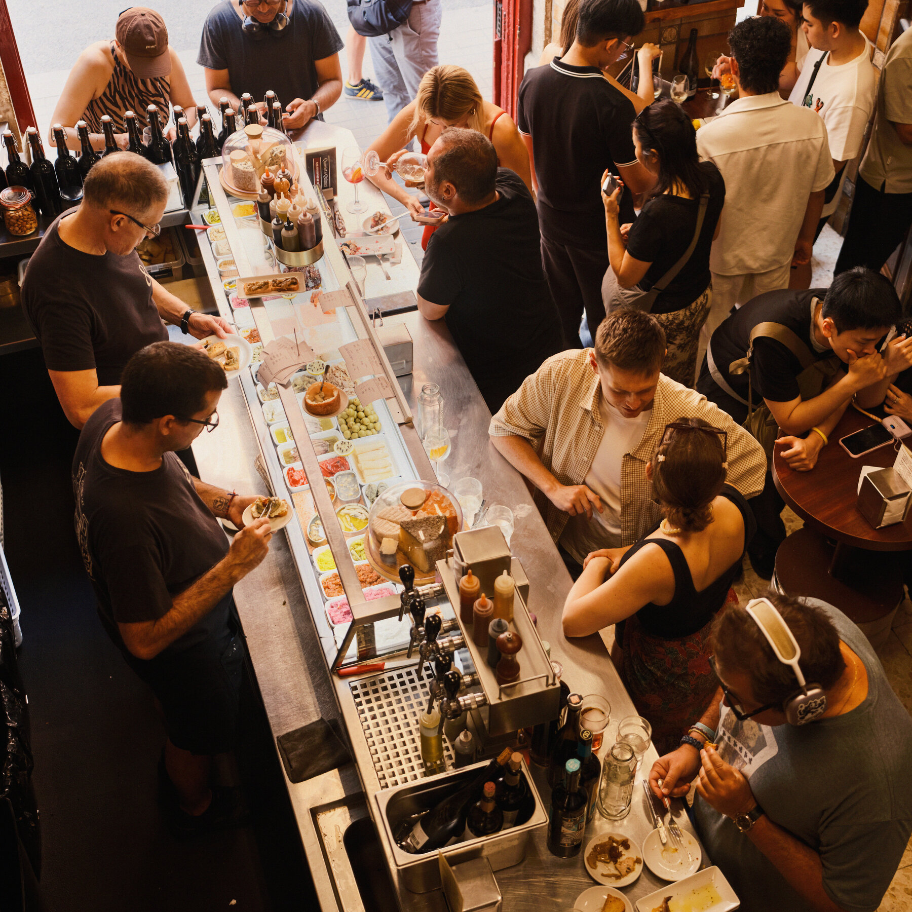 Barselona'da Geleneksel Bodegalar ve Vermut Kültürünü Keşfedin