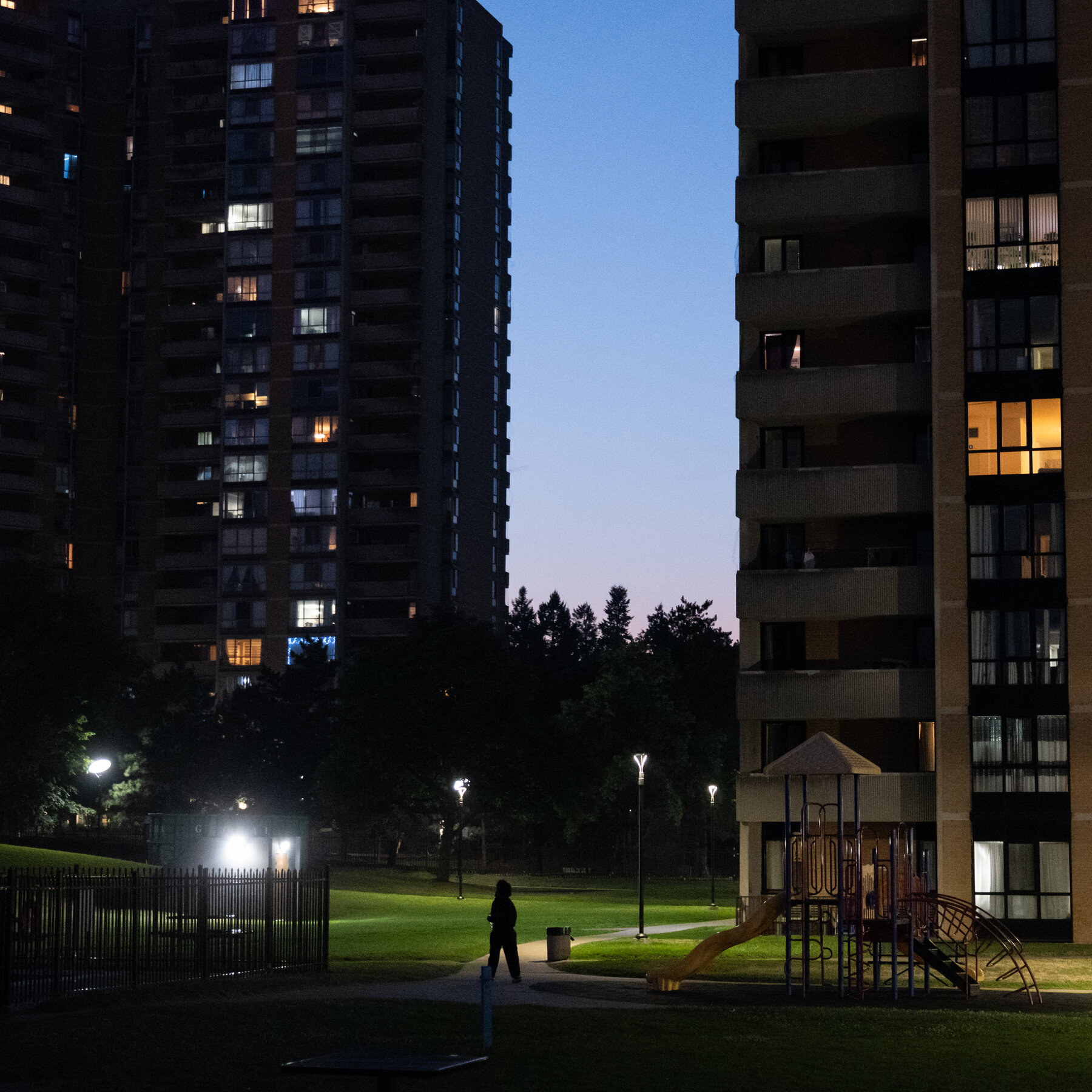 Toronto Konsolosluğu Şiddetli Atışları, 'Silahlar için İş' Ağı'nın Çıkışını Ortaya Çıkardı