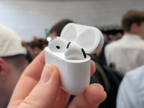 Apple macOS Güncellemesi, Kameralı AirPods İçeren Gizli Bir Video Barındırıyor