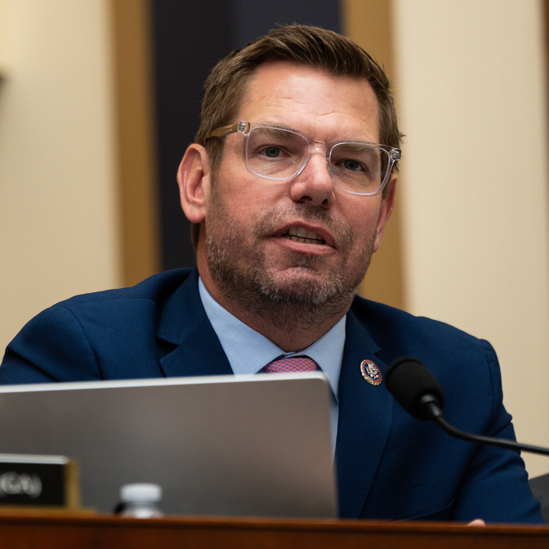FBI, Federal Soruşturma Çerçevesinde Temsilci Eric Swalwell'in Evini Aradı