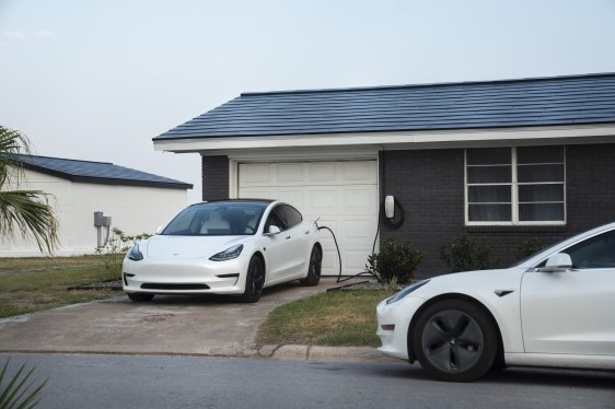 Tesla Solar Roof'un Yükselişi ve Düşüşü