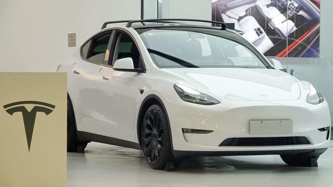 Tesla, Gizli Kapı Kolları Endişesiyle 3 Milyon Aracı Çekiyor